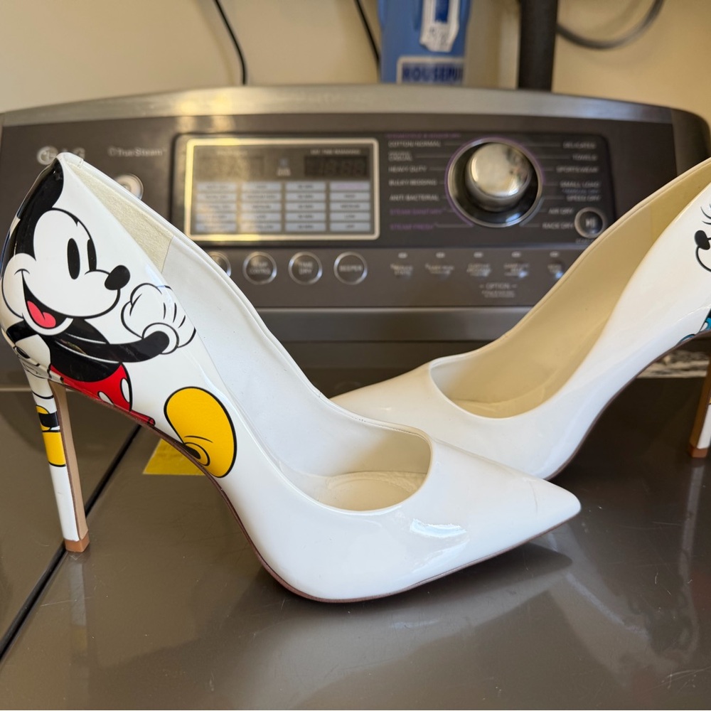 Aldo White and Yellow Character Heels